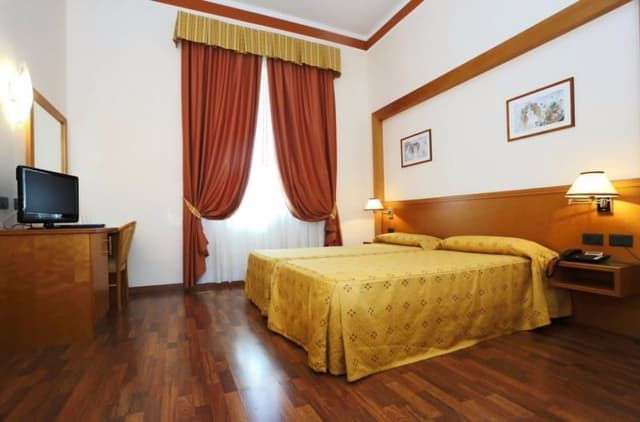 Double Room, 1 Double or 2 Twin Beds