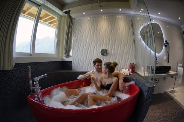 Romantic Suite, Lake View