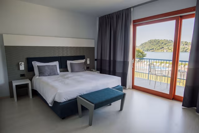 Double or Twin Room, Lake View (No Lift)
