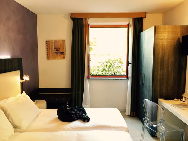 Double or Twin Room (With lift)