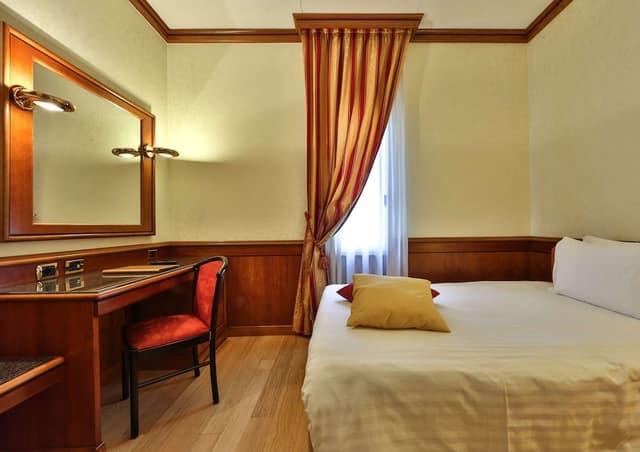 Standard Room, 1 Queen Bed