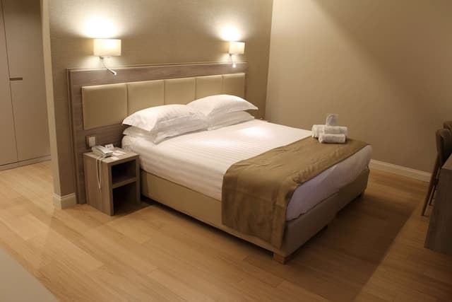 Standard Room, 1 Queen Bed