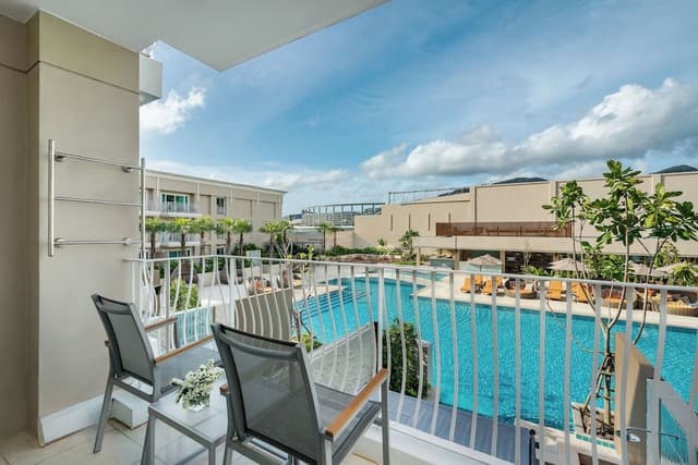 Room, Pool View (Stylish Twin, Sunkissed)