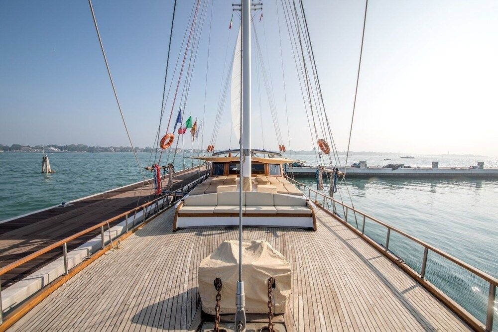 Venezia Boat & Breakfast Caicco Freedom1
