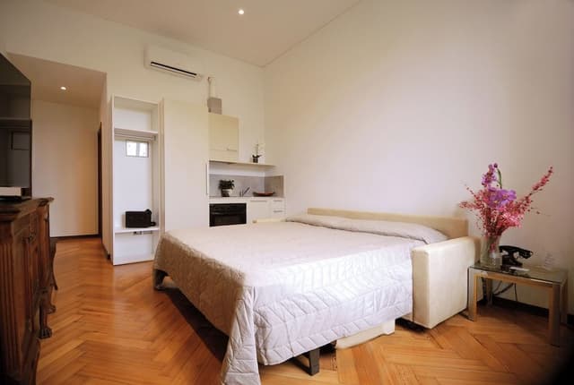 Suite, Room 2