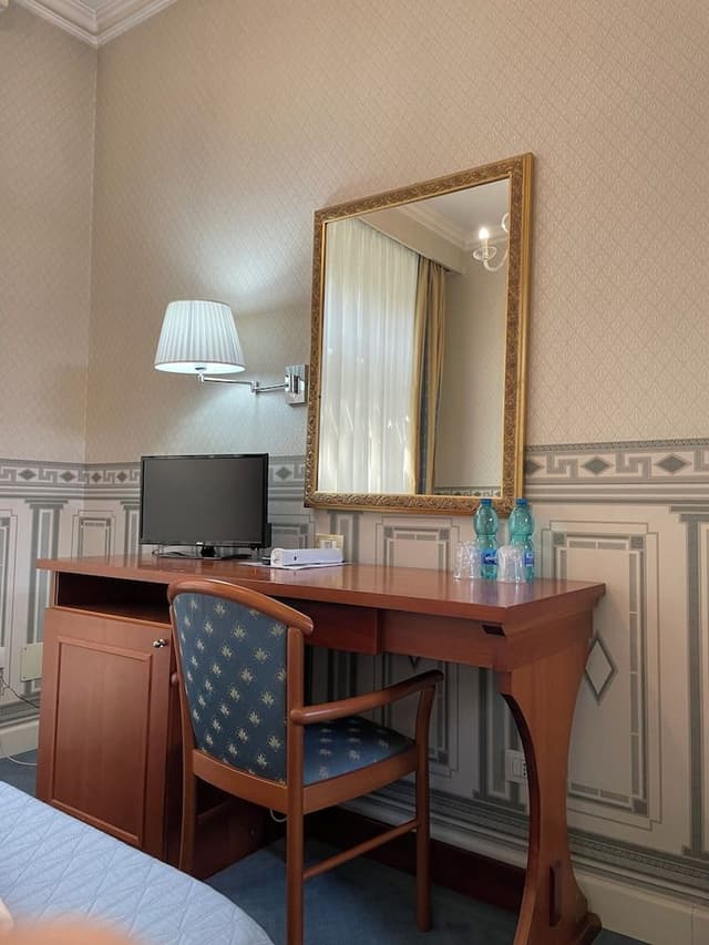 Comfort Room, 1 King Bed, Ensuite, Park View