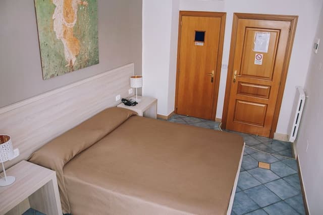 Double Room (with internal private bathroom)