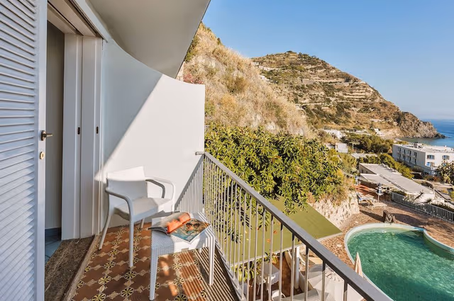 Classic Triple Room, Sea View