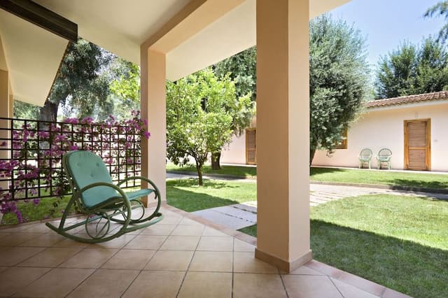 Family Room (2 Adults + 1 Child)