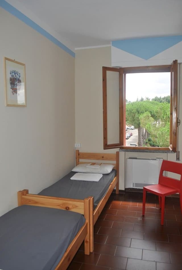 Shared Dormitory, 2 Twin Beds, Shared Bathroom (2 people)