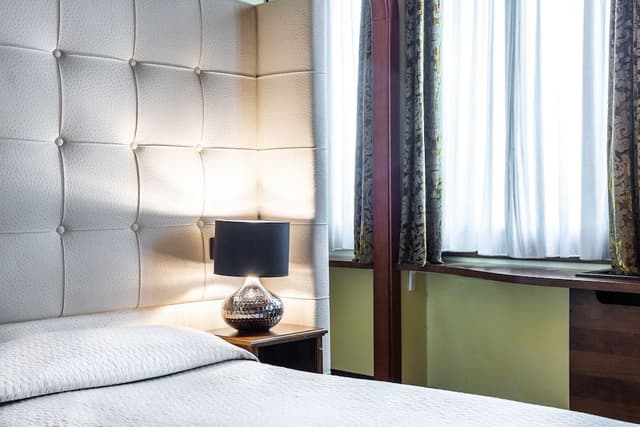 Suite, City View