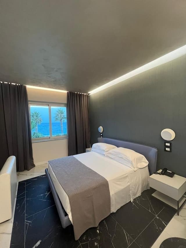 Luxury Studio Suite, Jetted Tub