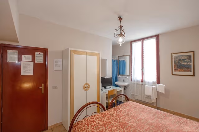 Economy Double or Twin Room, Shared Bathroom