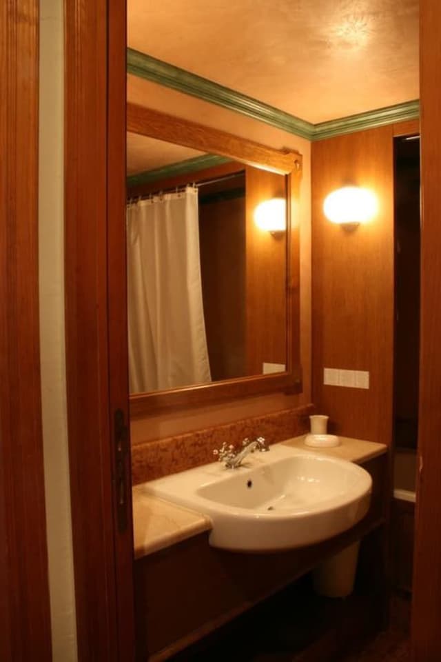 Suite, 2 Bedrooms, Balcony