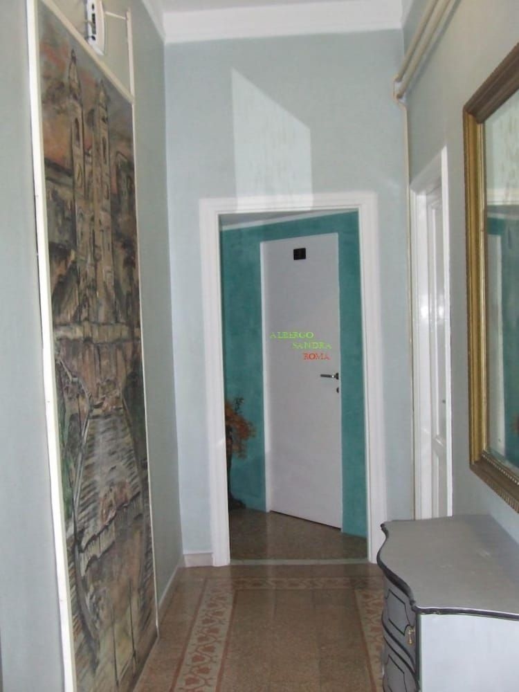 Hotel Sandra3