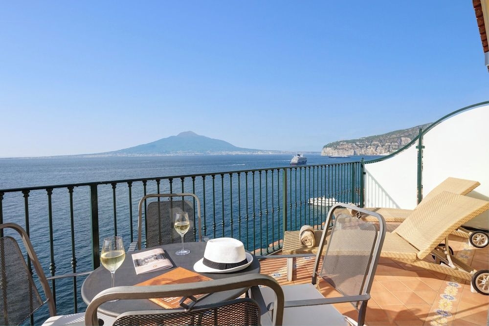 Imperial Hotel Tramontano0