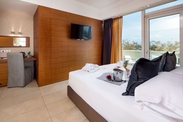 Junior Suite, Multiple Beds, Jetted Tub, Sea View