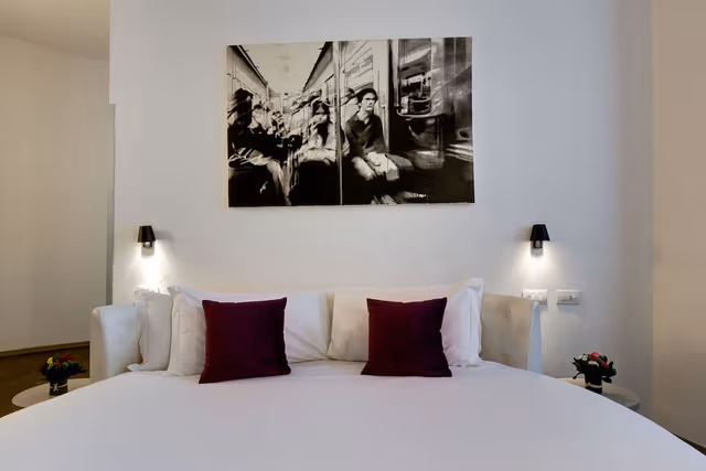 Deluxe Room (Round Bed)