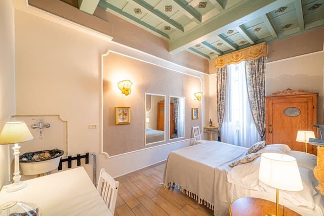 Suite, City View (Golden)