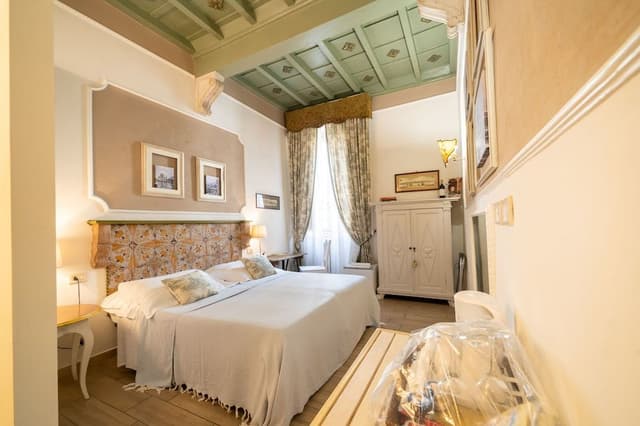 Suite, City View (Golden)