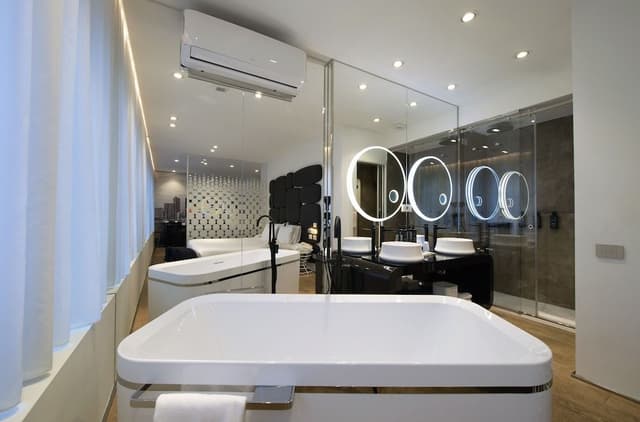 Luxury Suite