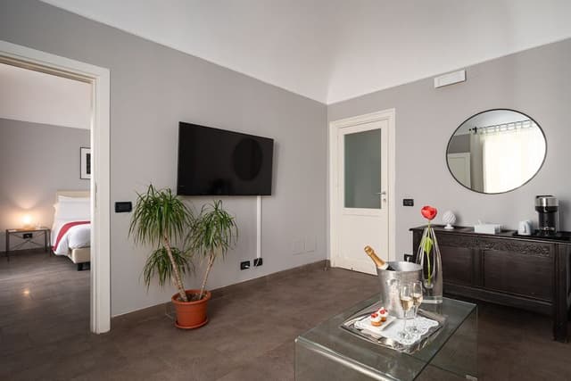 Suite, Balcony