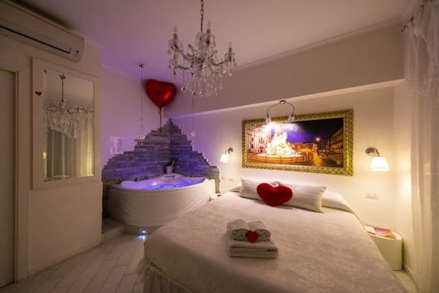 Suite with balcony and internal jetted tub