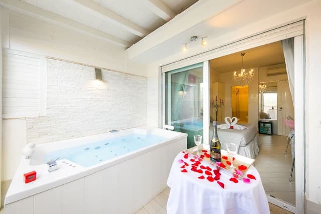 Suite private terrace and external jetted tub + External Sauna