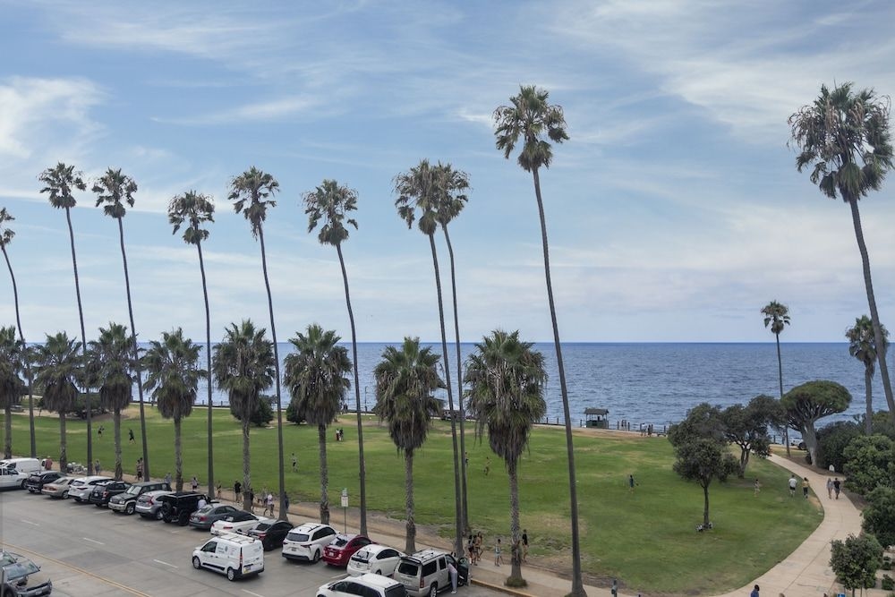 La Jolla Cove Suites4