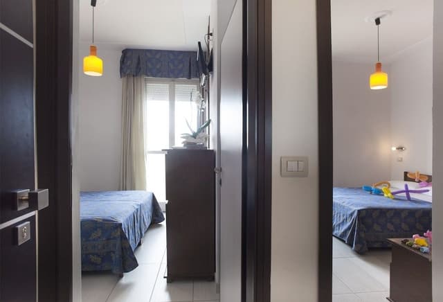 Family Room, Connecting Rooms