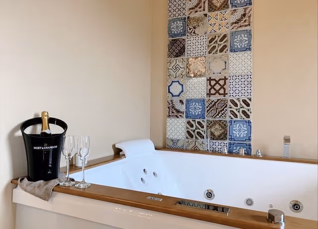 Deluxe Suite, Hot Tub, Mountain View