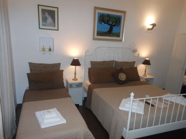 Deluxe Triple Room, Private Bathroom
