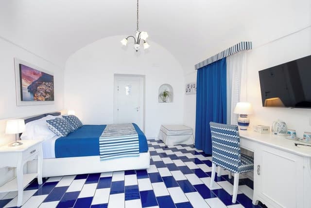Economy Room with private external bathroom