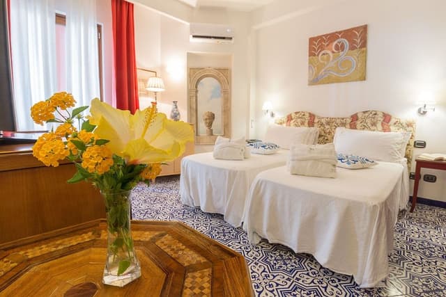Suite, Sea View
