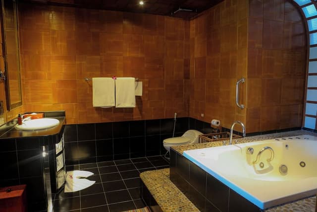 Pool Suite