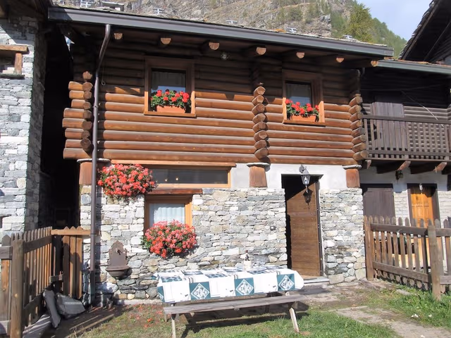Traditional Chalet, 2 Bedrooms, Mountain View