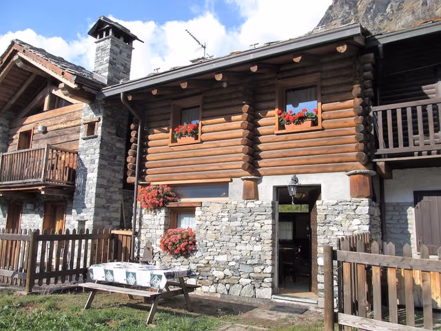 Traditional Chalet, 2 Bedrooms, Mountain View
