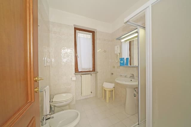 Classic Apartment, 2 Bedrooms, Partial Lake View