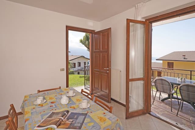 Classic Apartment, 2 Bedrooms, Partial Lake View