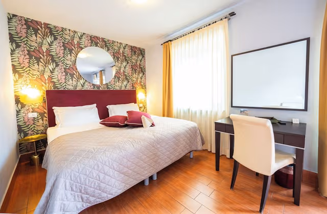 Superior Double Room, Balcony, Partial Lake View