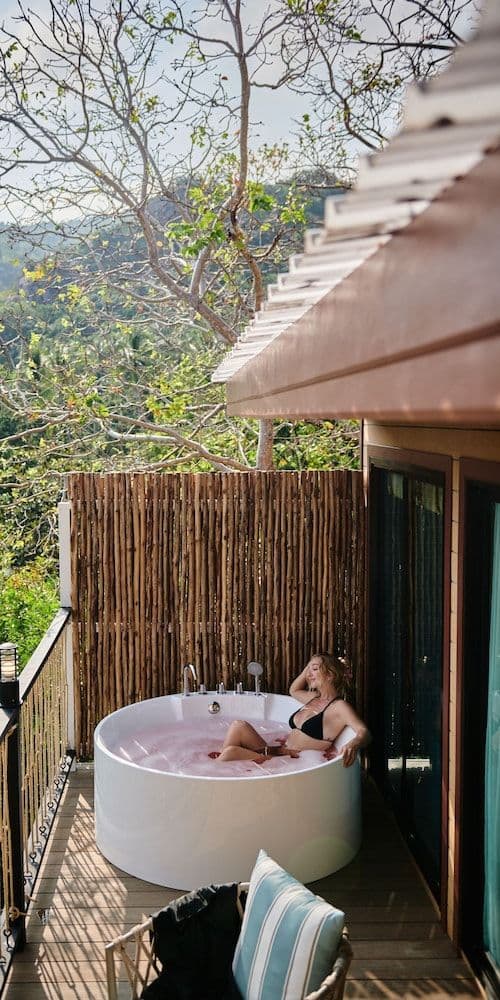 Tree Top Nest Seaview (Deluxe Bungalow with Sea View)