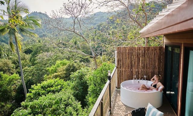 Tree Top Nest Seaview (Deluxe Bungalow with Sea View)