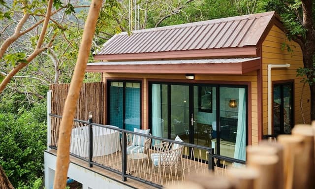 Tree Top Nest Seaview (Deluxe Bungalow with Sea View)