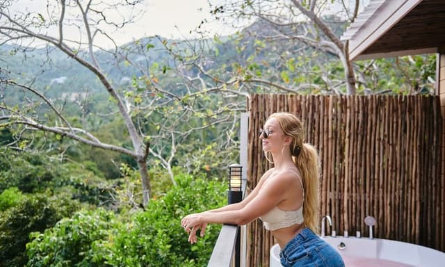 Tree Top Nest Seaview (Deluxe Bungalow with Sea View)