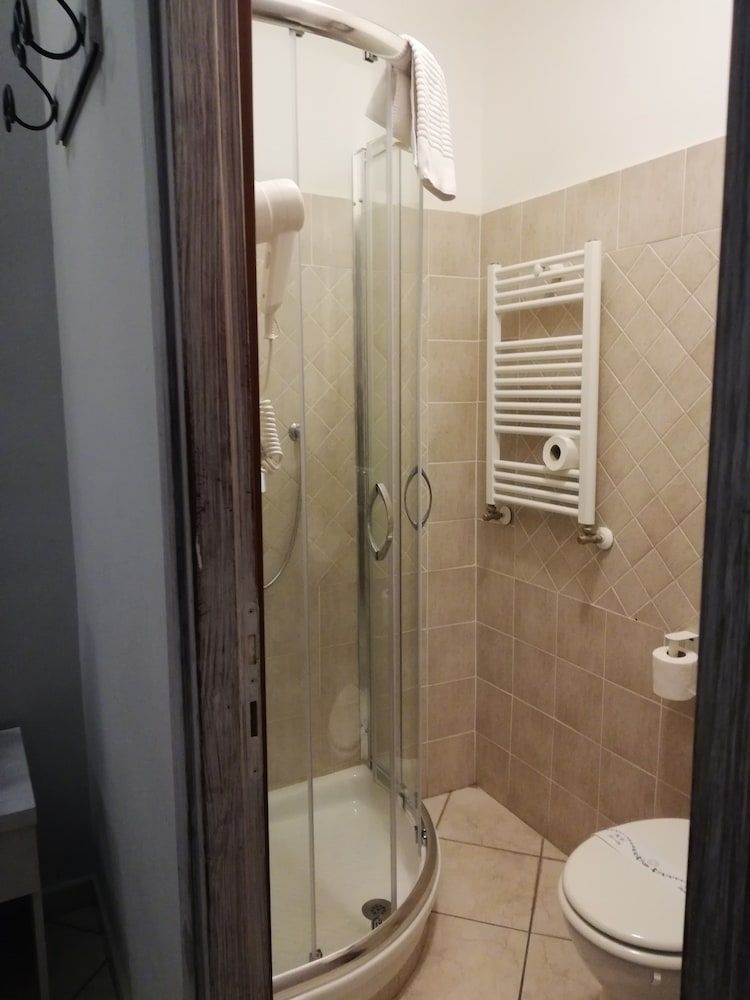 Independence Square Inn4