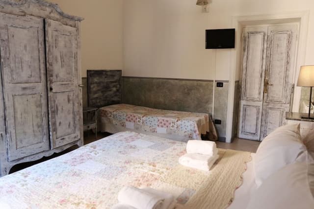 Camera doppia / tripla con bagno privato esterno (ad uso esclusivo della camera)
