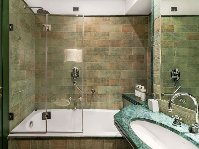 XL Studio Kitchenette, Bathtub, Sofa Bed
