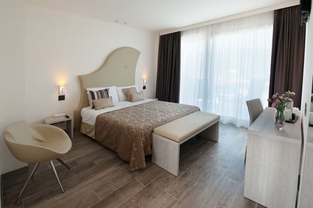 Junior Suite, Lake View (Double)