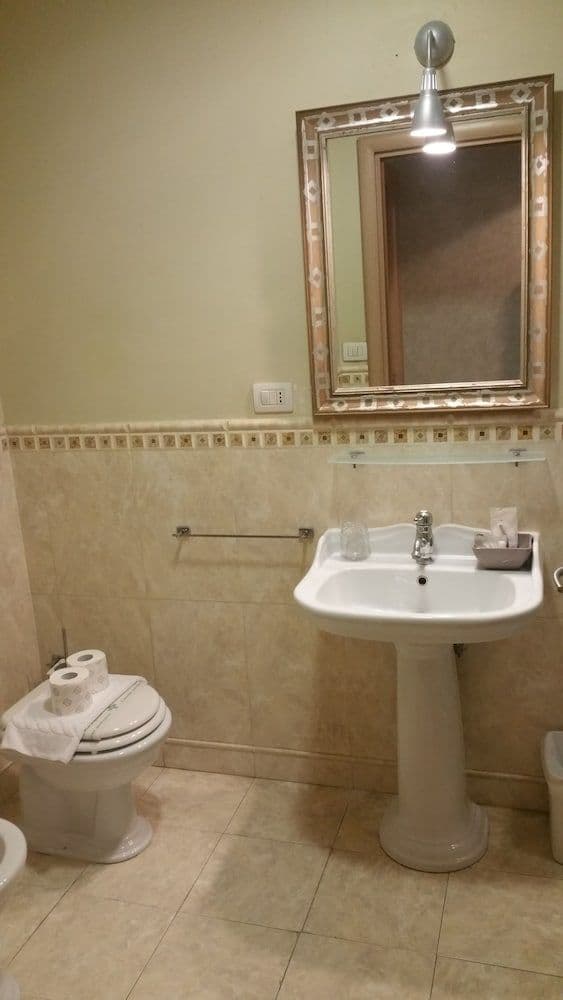 Double or Twin Room (Private External Bathroom)