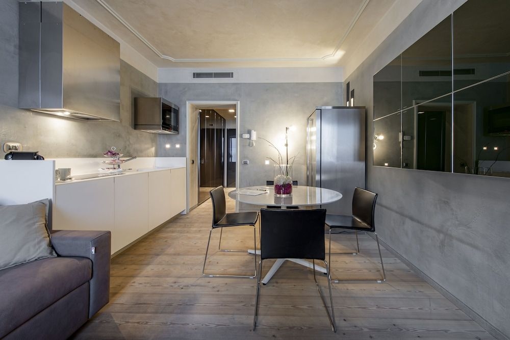 Milan Royal Suites0